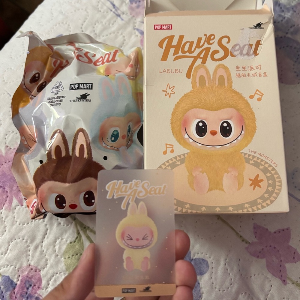 Pop Mart - The monsters : Have a seat *confirmed box*
